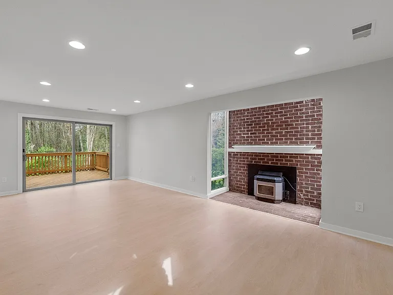 2852 Cedarest Rd — Photo 4