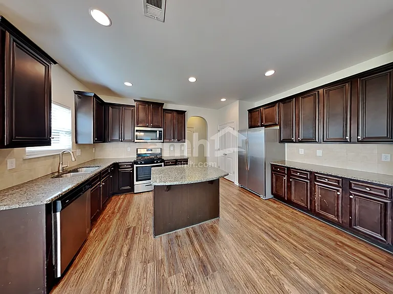 729 Rolling Downs Dr — Photo 3