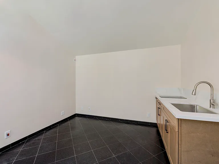 324 Flower St — Photo 34