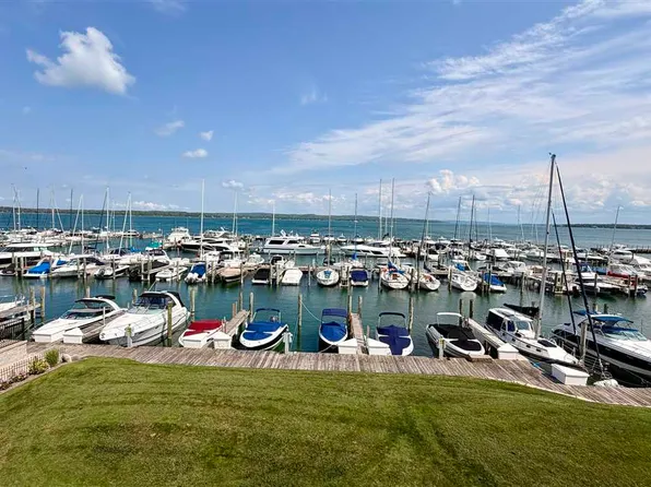 206 Ferry Ave APT 54, Charlevoix, MI 49720