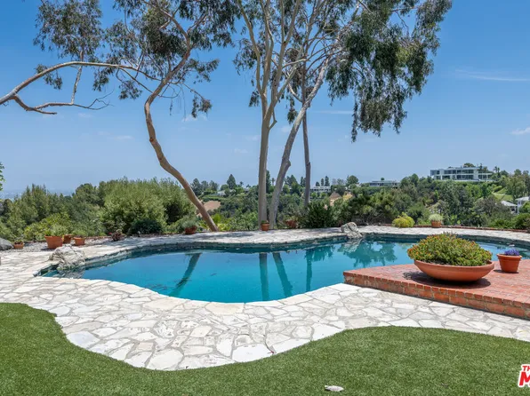 16331 Tudor Dr, Encino, CA 91436