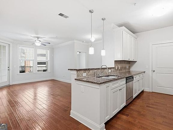 2nd image of 901 Abernathy Rd APT 3080