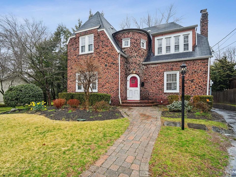 1st image of 143 Holland Ave