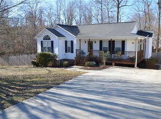 97 Redbud Ln, Thomasville, NC 27360
