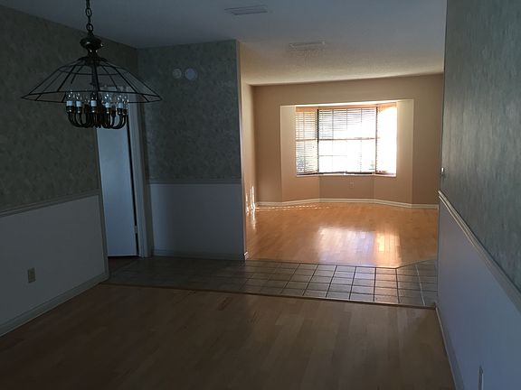 dining room/ bay window