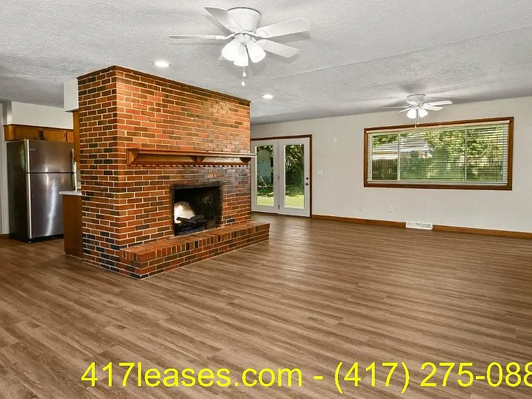 203 S White Oak Ave — Photo 8