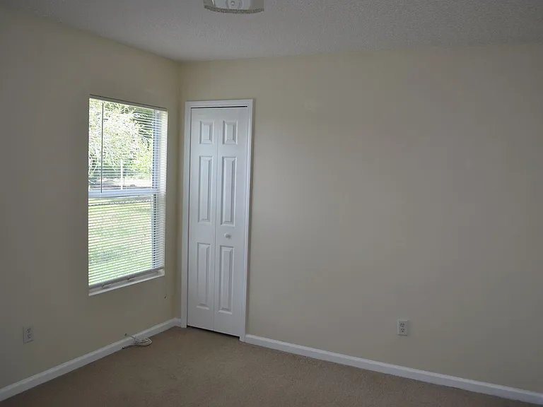 89 Berkshire Ln — Photo 16