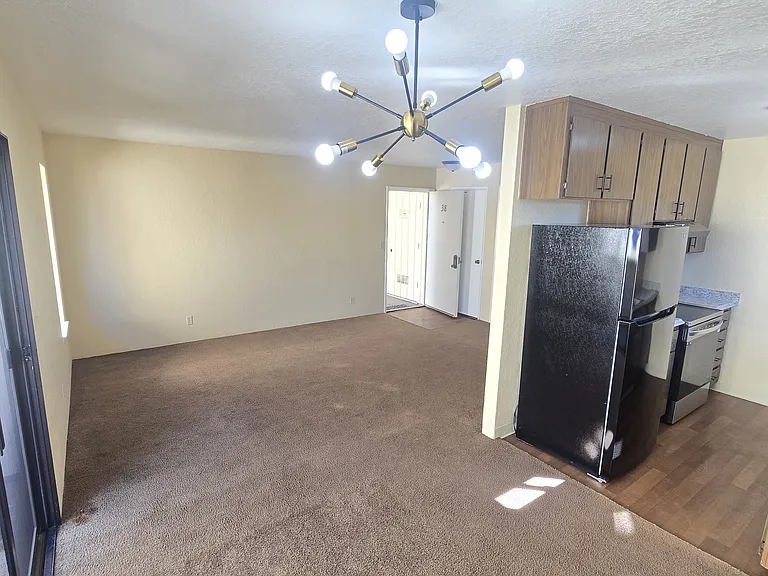 The Peppertree Apartments — Photo 38