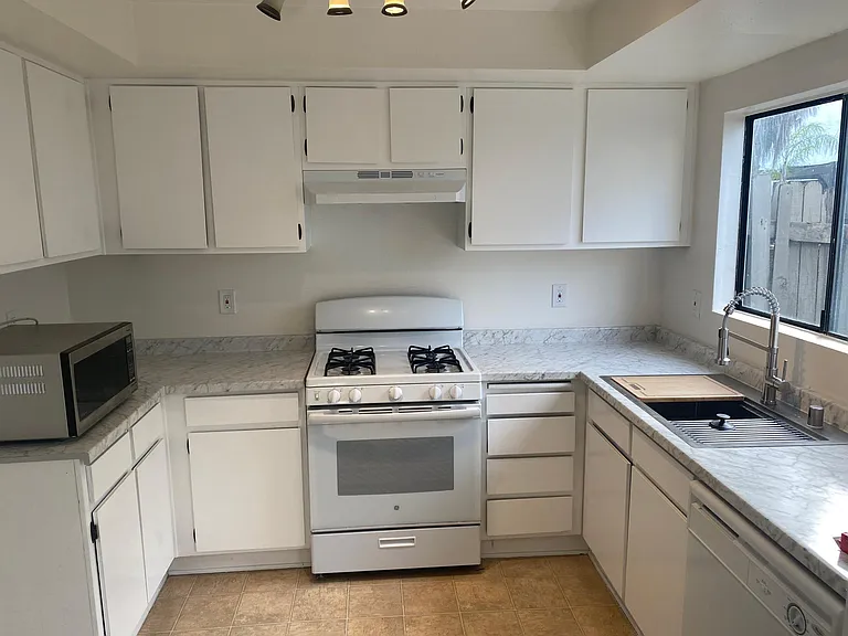 209 Toronto Ave #3 — Photo 3