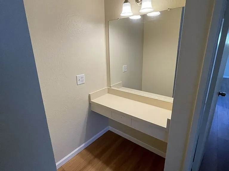 1337 Castlemont Ave — Photo 10