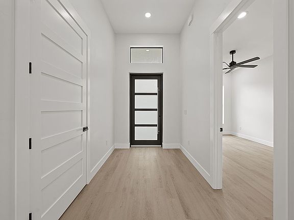 5th image of 526 Hoffer St
