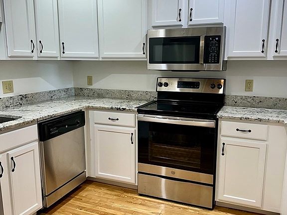 3rd image of 170 Oxford St Unit 504