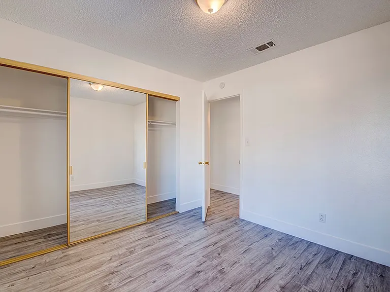 5461 Palmyra Ave — Photo 27