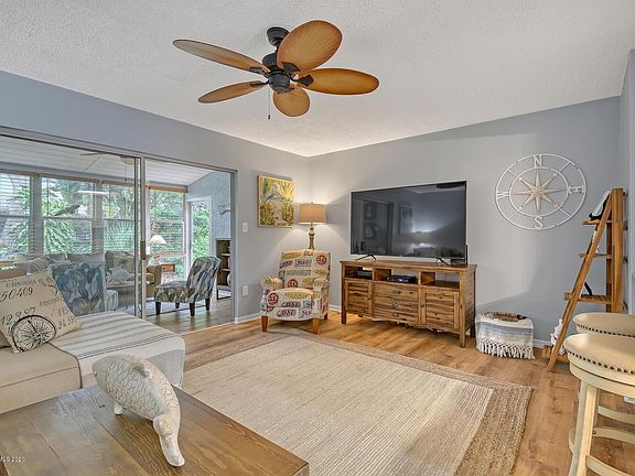 5th image of 149 Seaport Blvd Unit 23