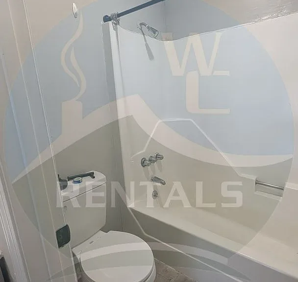 569 Country Club Dr — Photo 4
