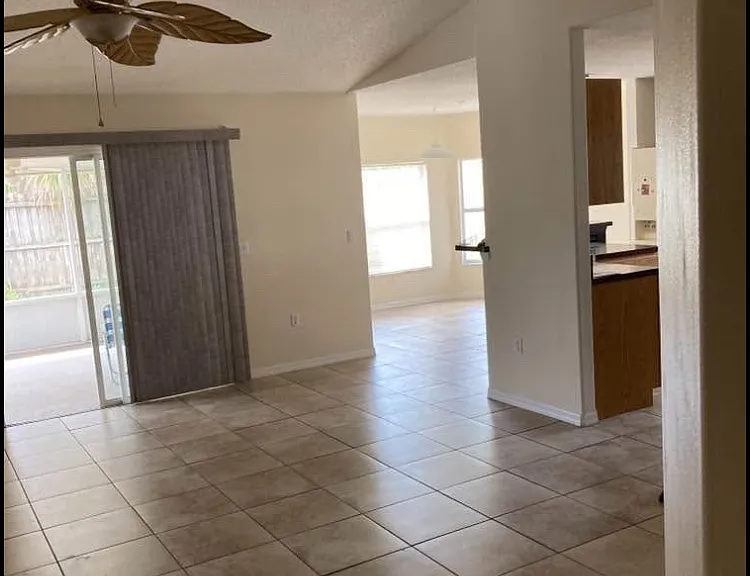 1156 Southwinds Dr — Photo 2