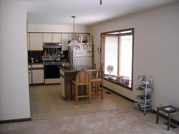 4th image of 115 Schreiber Ave