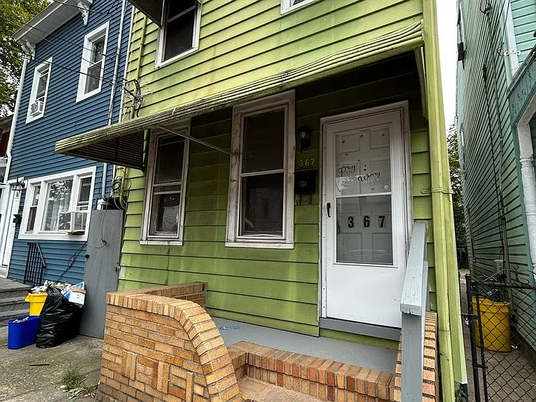 367 Hewitt St — Photo 1