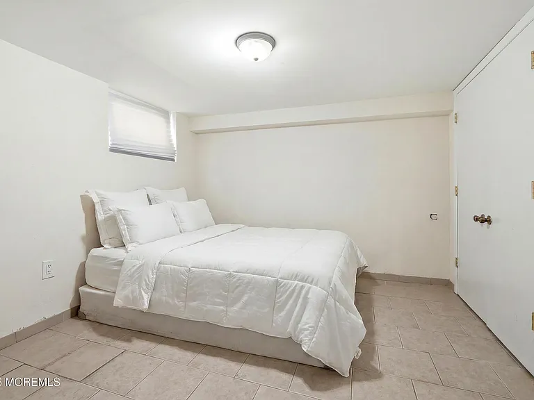 74 Poplar Ave — Photo 28