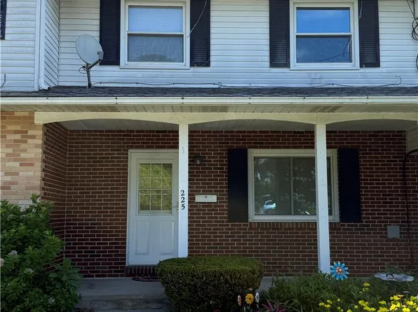 225 N 8th St, Bangor, PA 18013