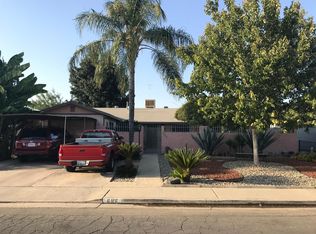 686 W Front St, Farmersville, CA 93223