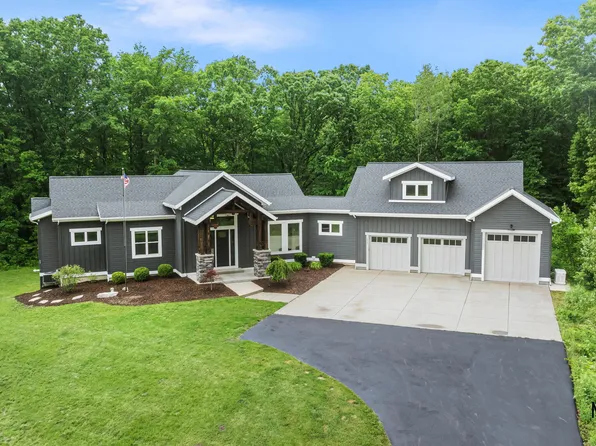 1497 Ten Mile Rd NE, Comstock Park, MI 49321
