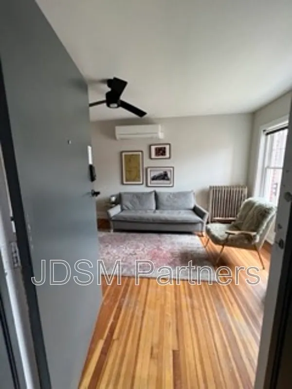 2 bed, 1.0 bath, 1000 sqft, $1,895 — Photo 1