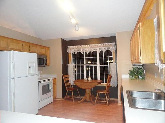 Lots of space for those fun family baking days!