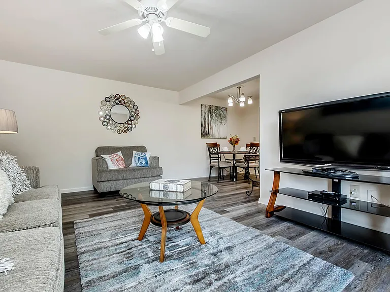 Windsor Hills Apartments — Photo 30