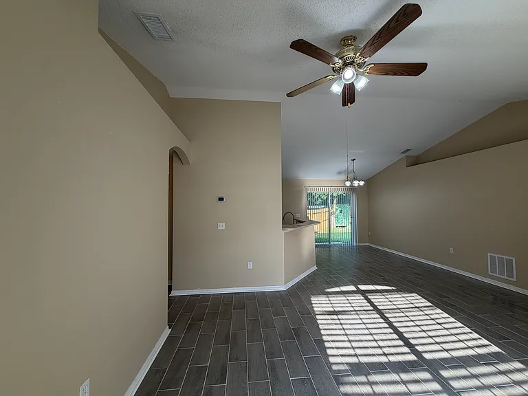 835 Lancaster Ave — Photo 7