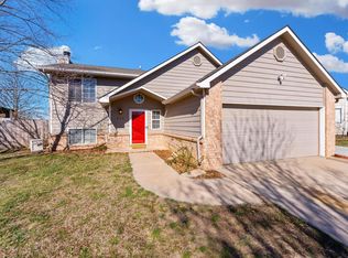 825 N Bay Country Cir, Wichita, KS 67235