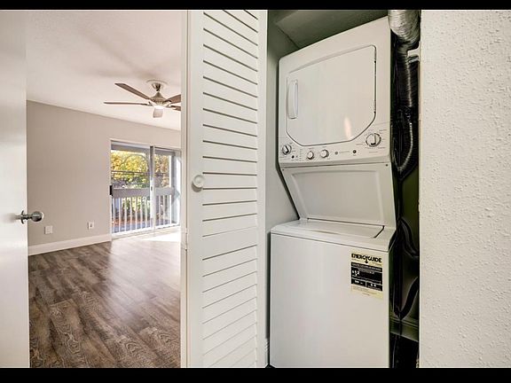 4th image of 5080 Glenmont Dr