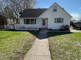 2064 William St, Roseville, MN 55113