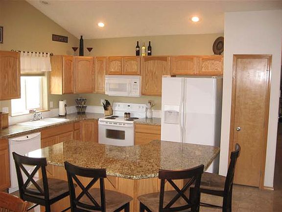 2nd image of 1006 W Golden Hills Dr