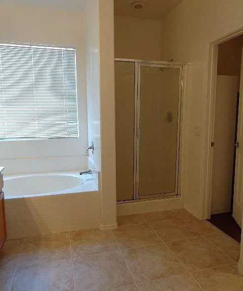 4043 S Vineyard Ave — Photo 9