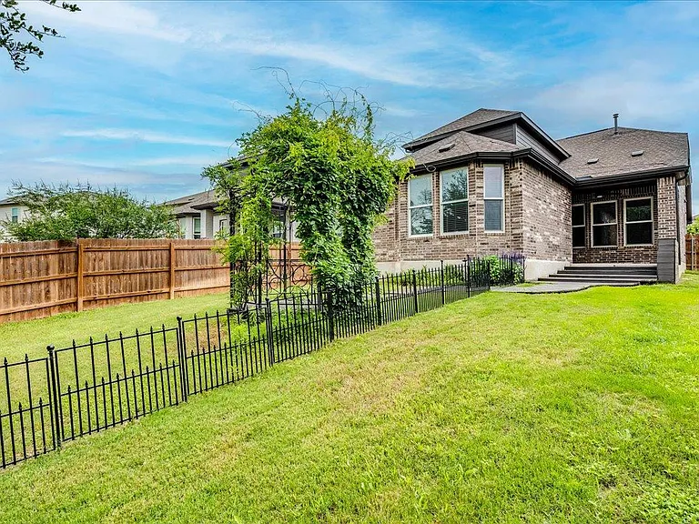 8008 Prairie Rye Dr — Photo 30