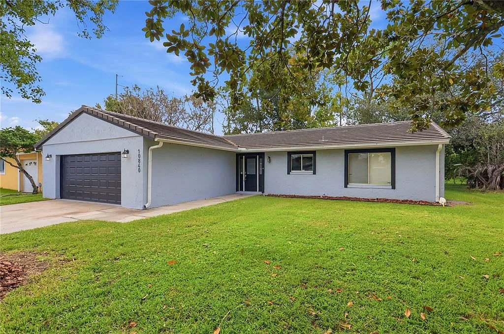 3 bed, 2.0 bath, 1976 sqft, $2,800 — Photo 2