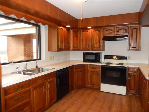 4240 Tilghman St S, Allentown, PA 18104