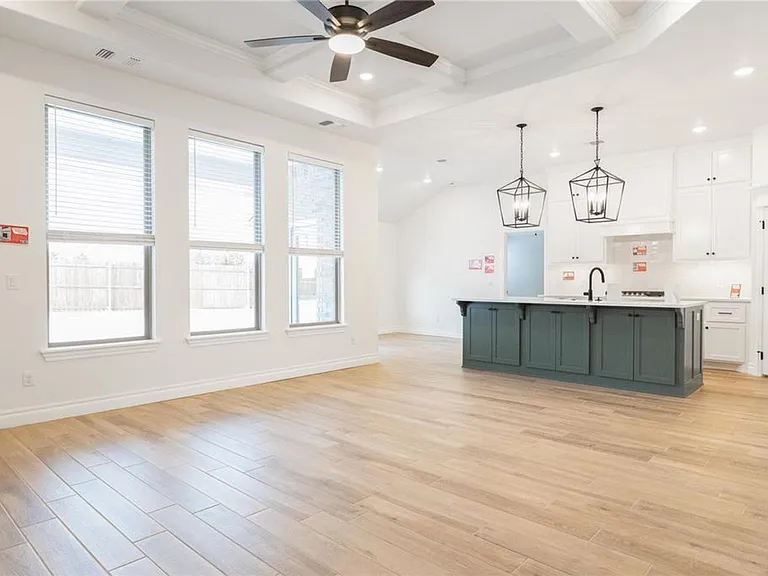 13001 NE 9th St — Photo 5