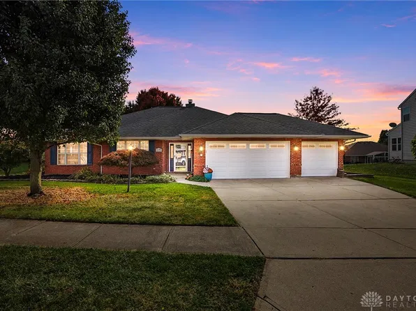 1756 Tearose Cir, Fairborn, OH 45324