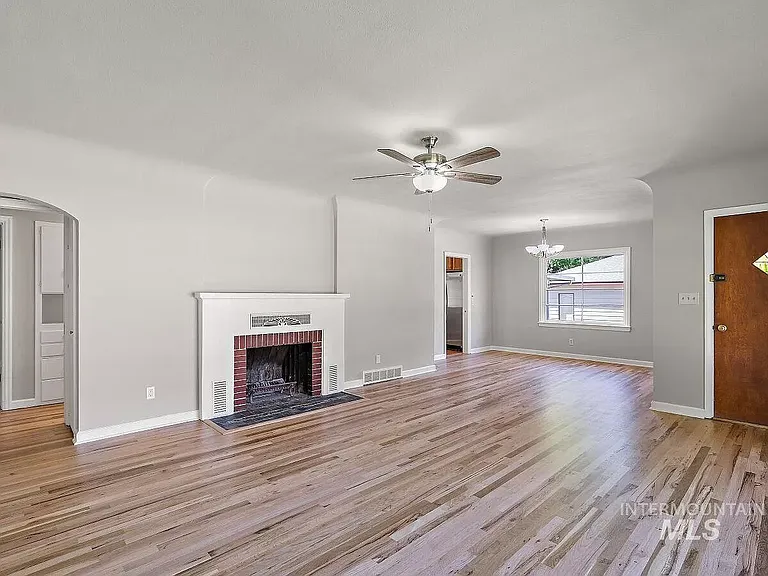 1103 S Johnson St — Photo 4