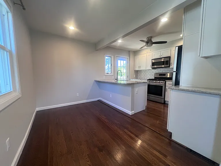 228 Windsor Ave — Photo 11
