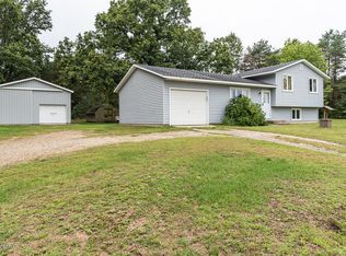 26951 Drape Rd, Lawton, MI 49065