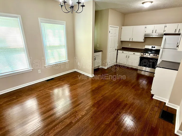 451 Averill Ave — Photo 6