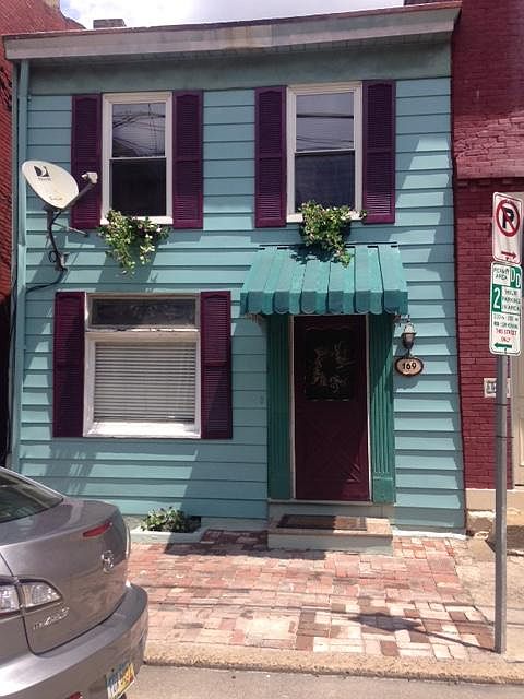Welcome to Flats Less Congested Yet Still Convenient 169 S. 17th Street, with Reasonable Street Parking !