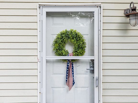 5th image of 120 Baumgardner Cir