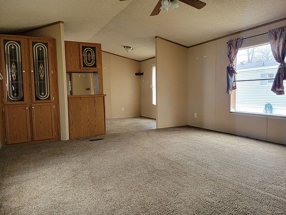 3rd image of 88 Harold Dr