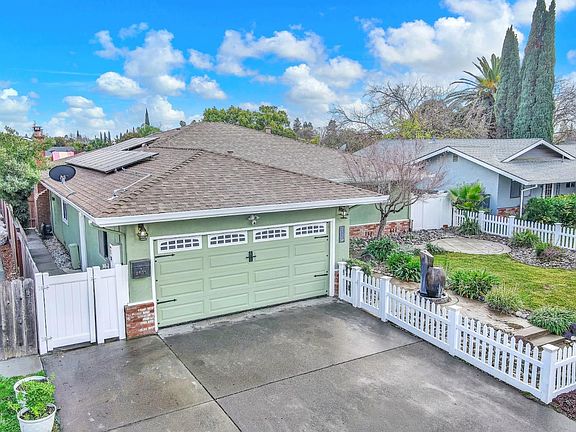 3rd image of 2531 Hastings Way