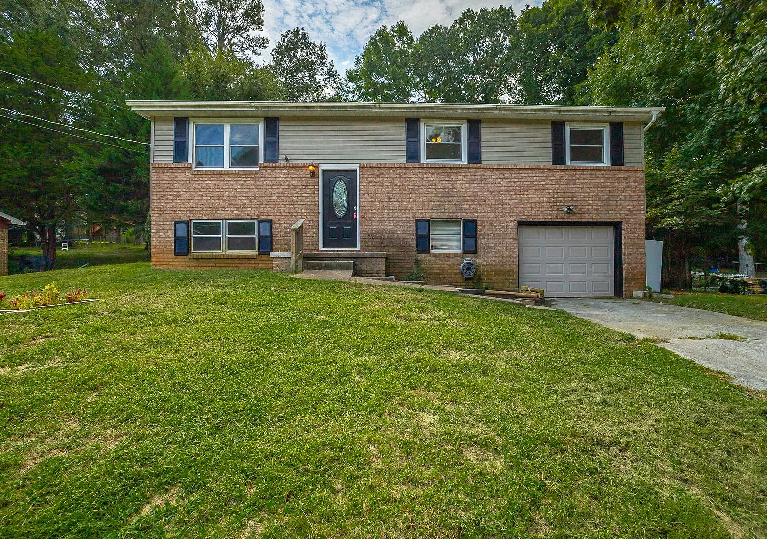 House In Hixson — Photo 2