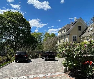 15 Westminster Ave #1 — Photo 4